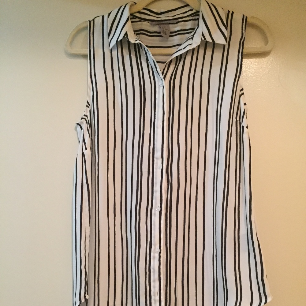 H&M Sleeveless collared blouse